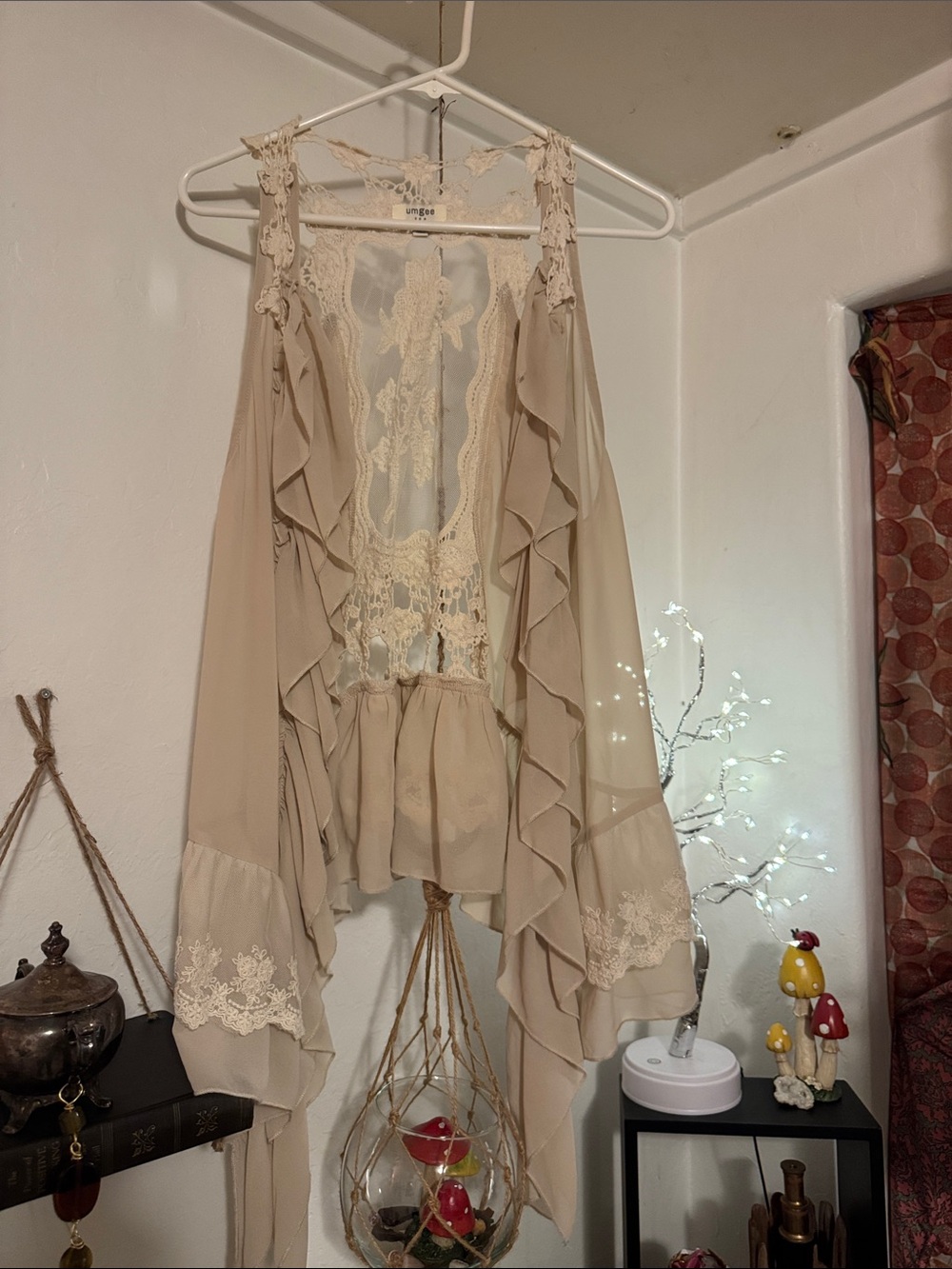 Umgee Beige Lace Ruffle Sleeveless Blouse